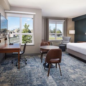 Suite 1 King Corner room Balcony